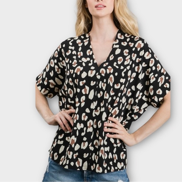 JODIFL Tops - Jodifl Oversized Black Leopard Print V Neck Short Dolman Sleeve Boxy Top Medium